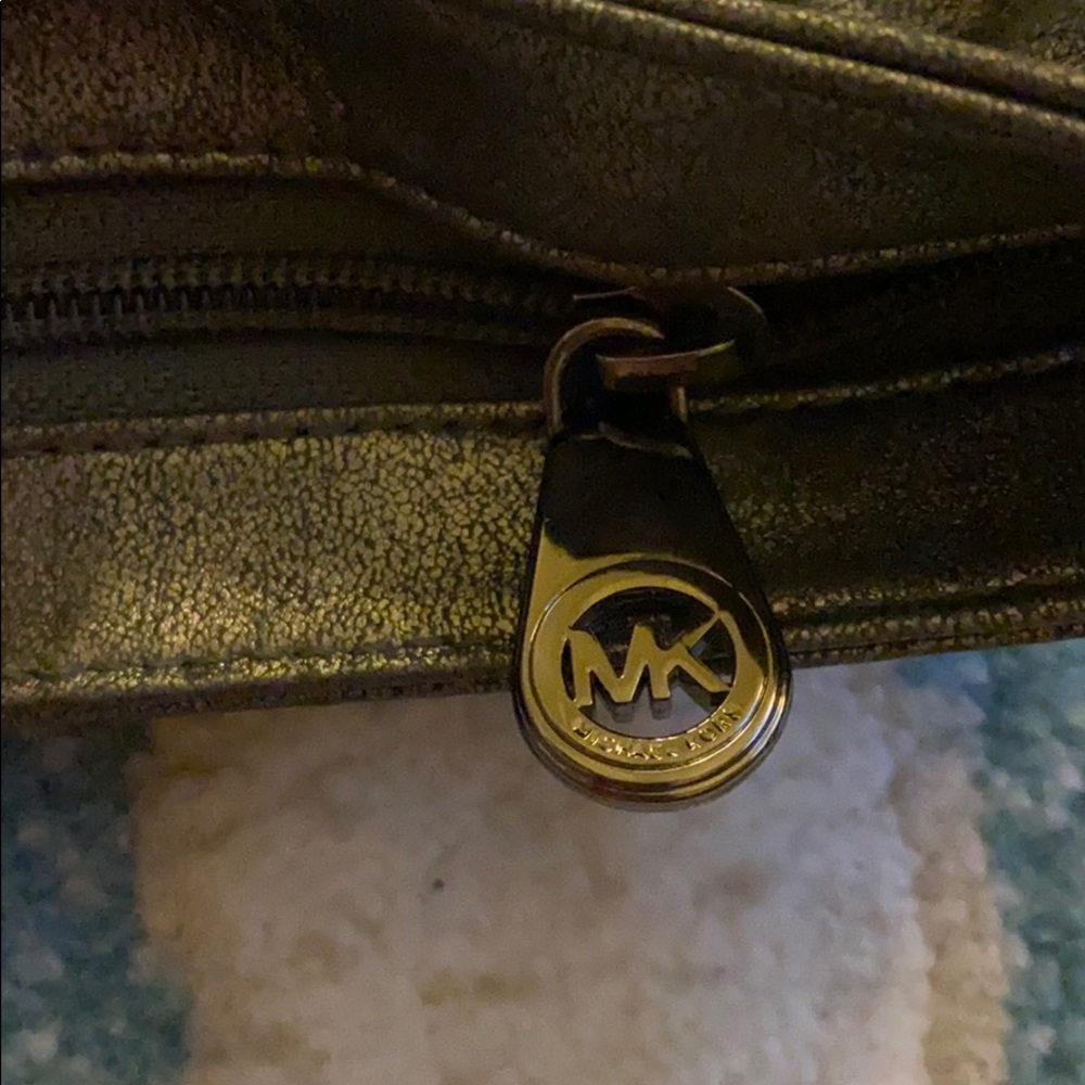 Silver Michael Kors mini purse NWOT - Picture 2 of 3